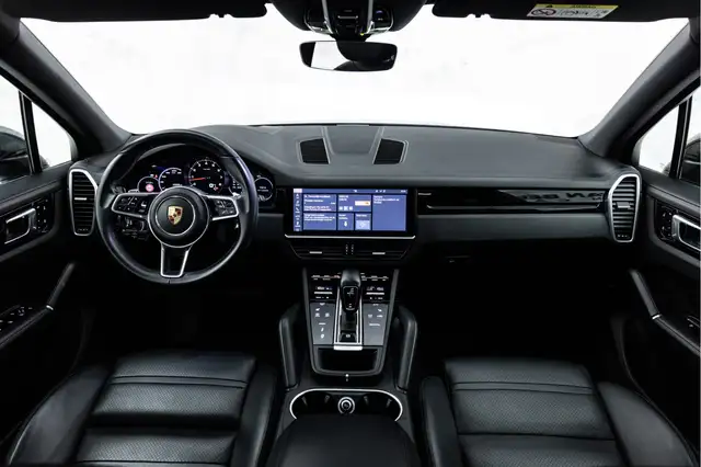 Porsche Cayenne view 16