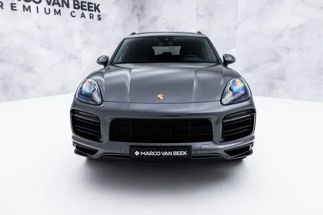 Porsche Cayenne view 8