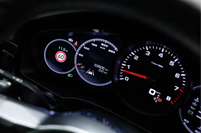 Porsche Cayenne view 29