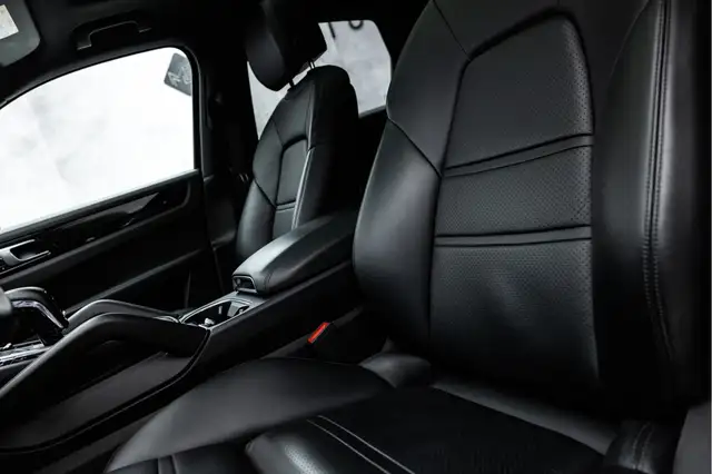 Porsche Cayenne view 24