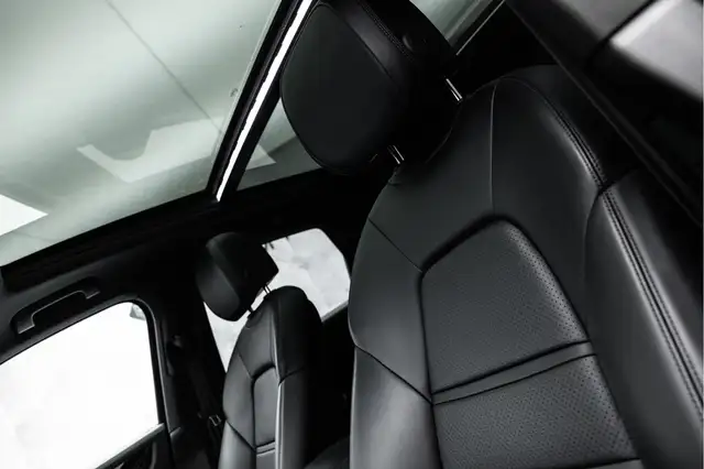 Porsche Cayenne view 23