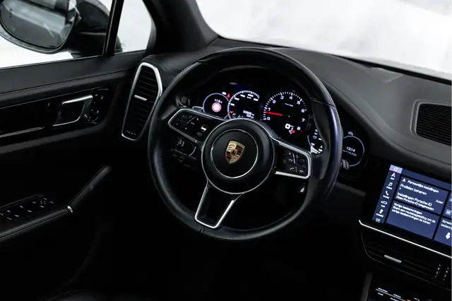 Porsche Cayenne view 17
