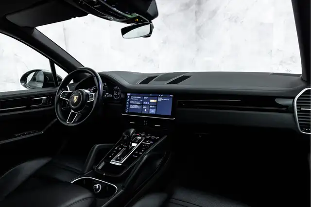 Porsche Cayenne view 18