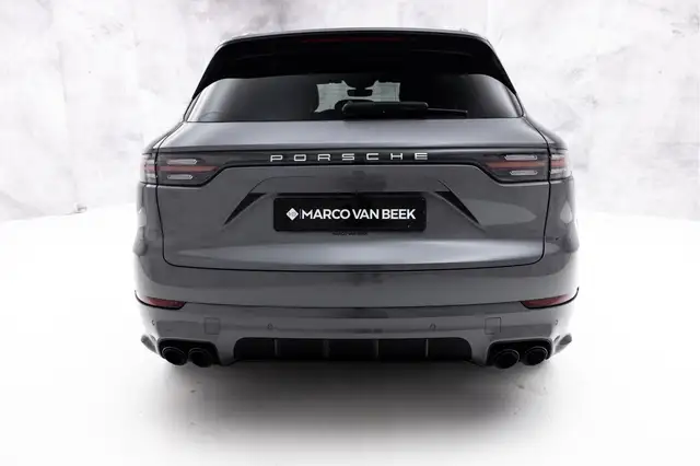 Porsche Cayenne view 10