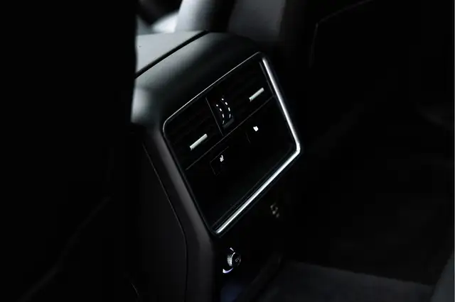 Porsche Cayenne view 14