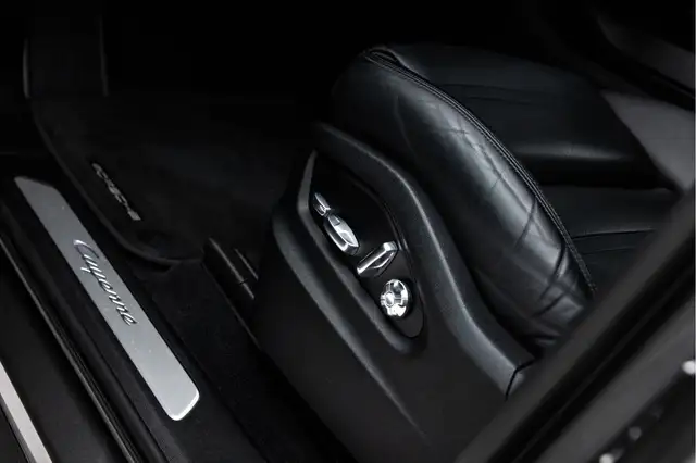 Porsche Cayenne view 22