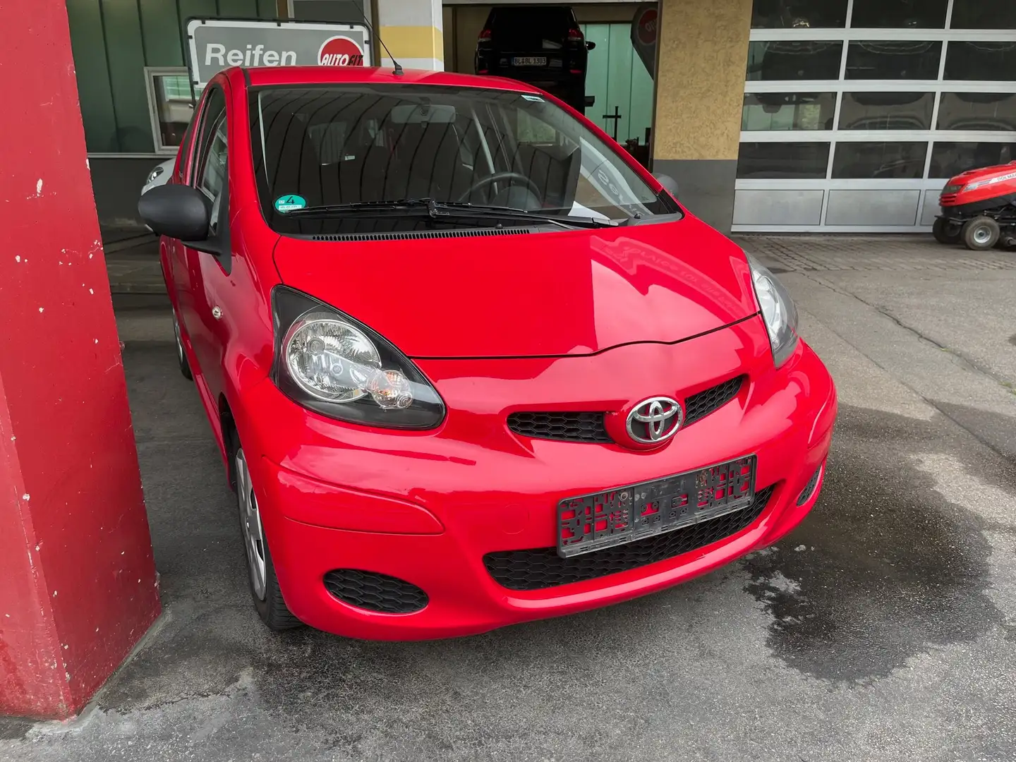 Toyota Aygo Basis Rot - 1