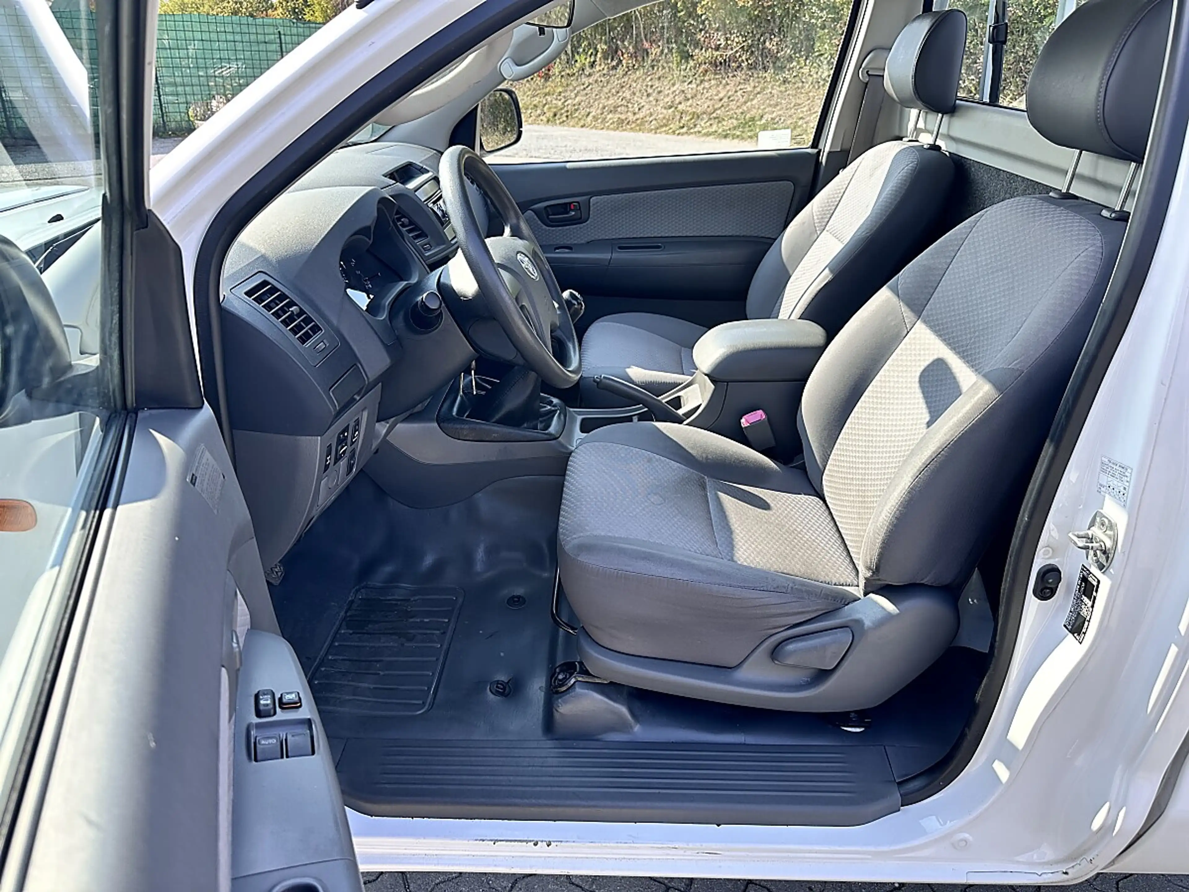 Toyota Hilux Einzelkabine Country 4x4 2,5 D-4D 145 — photo 8