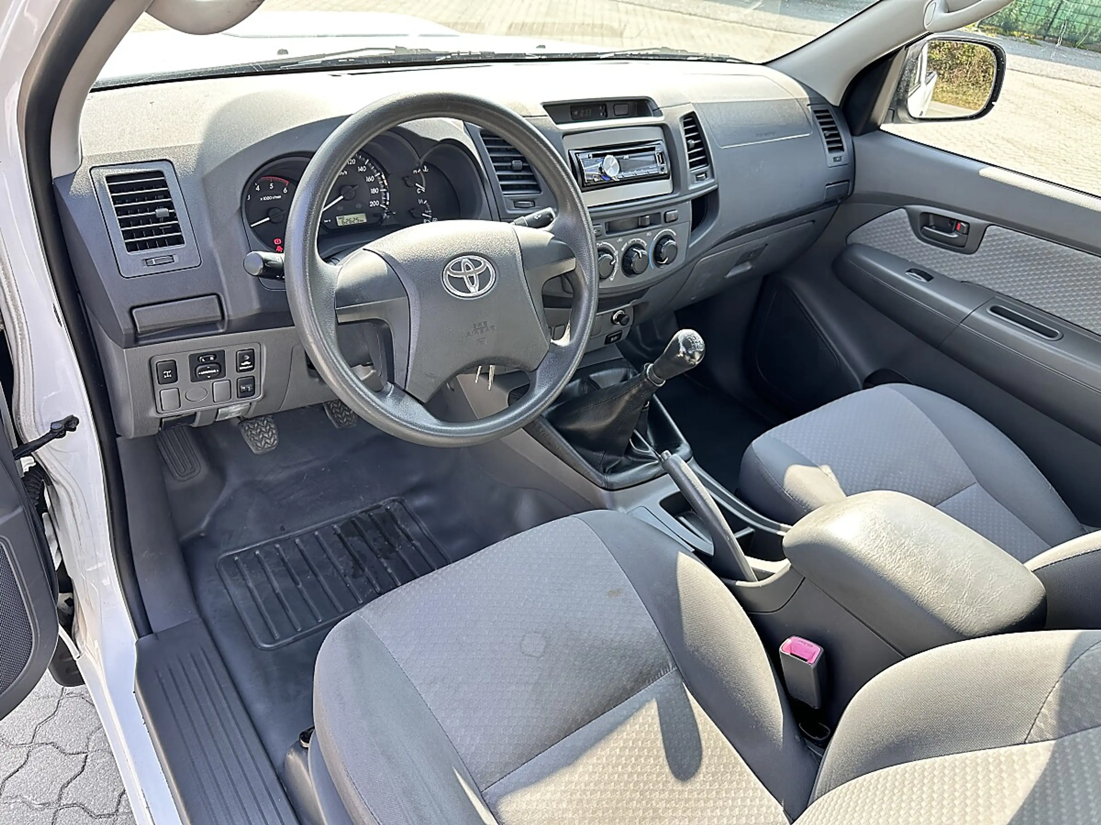 Toyota Hilux Einzelkabine Country 4x4 2,5 D-4D 145 — photo 9
