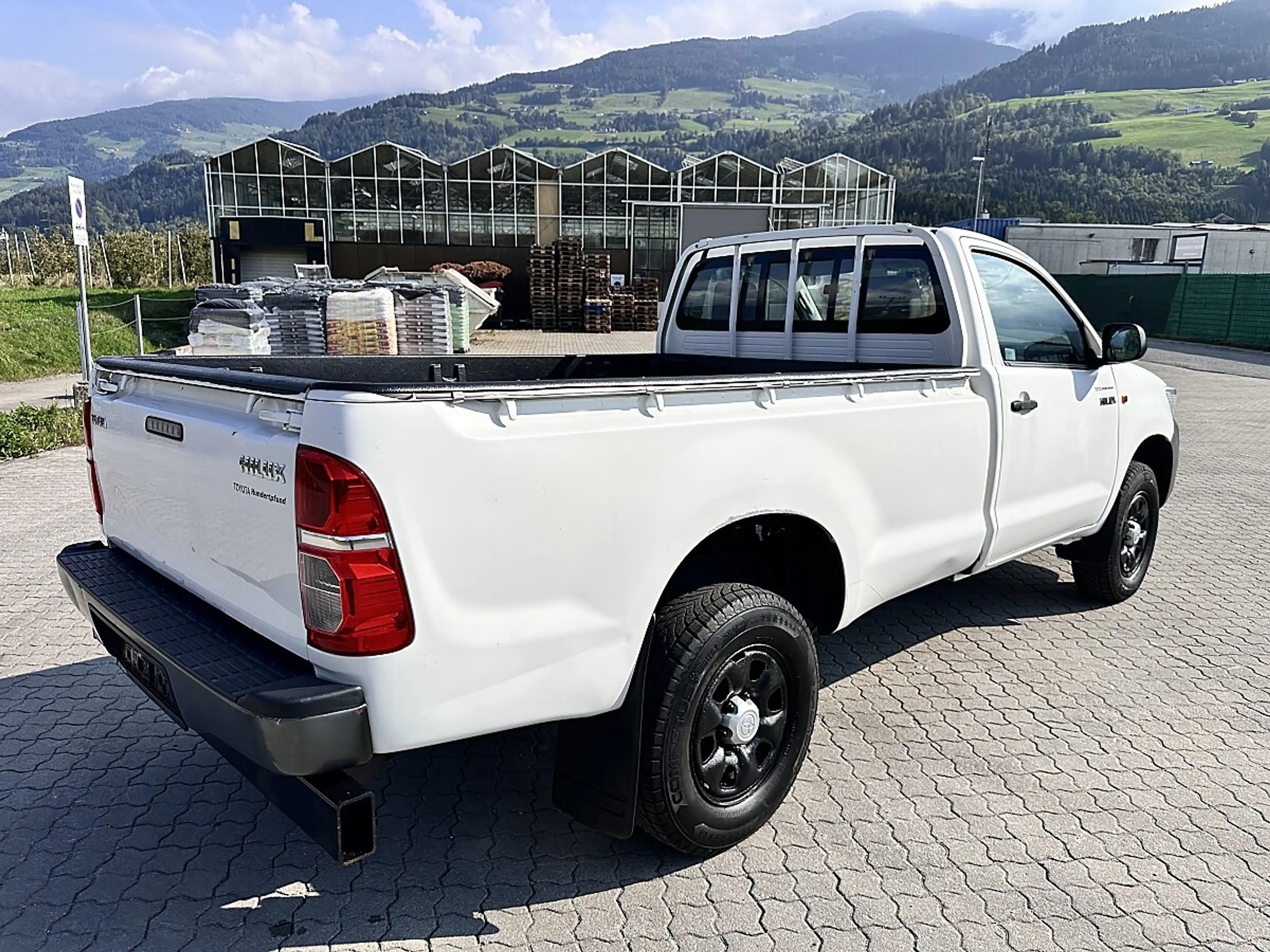 Toyota Hilux Einzelkabine Country 4x4 2,5 D-4D 145 — photo 4