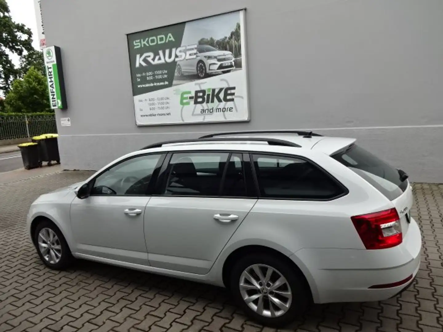Skoda Octavia COMBI SONDERMODELL DRIVE Weiß - 1