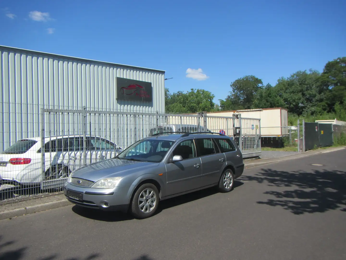 Ford Mondeo 1.8 Turnier Futura Silber - 2