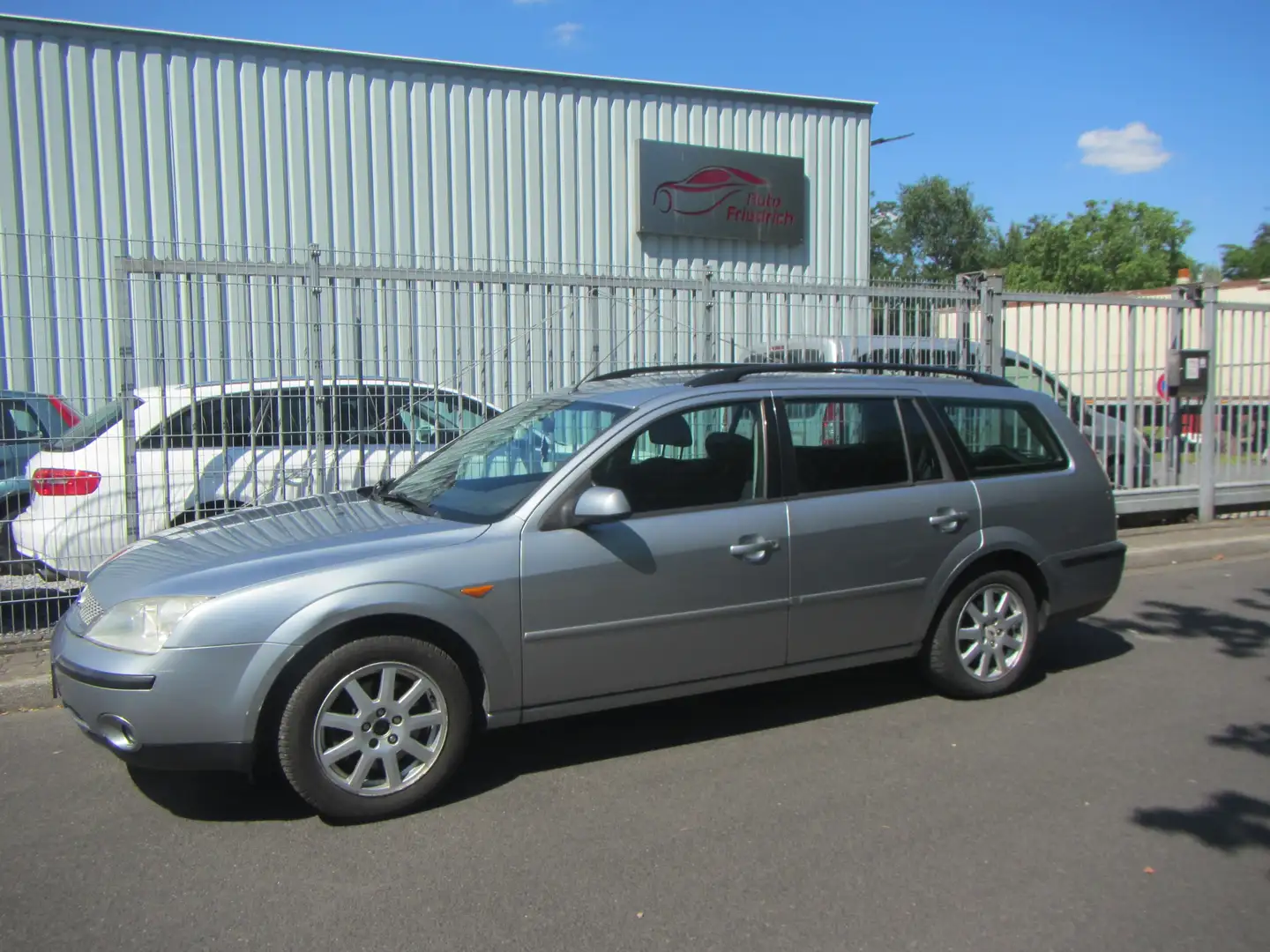 Ford Mondeo 1.8 Turnier Futura Silber - 1