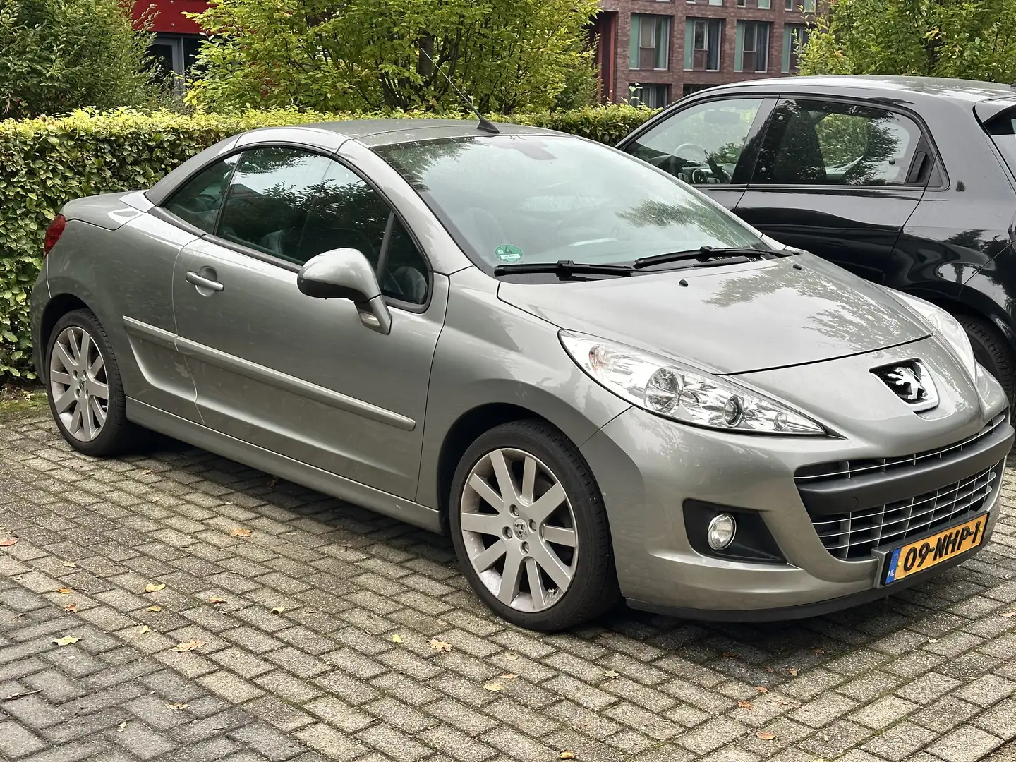 Peugeot 207 CC 1.6 THP 150PK NAVI STOELVERW LEDER PARKEERSENS Grijs - 1