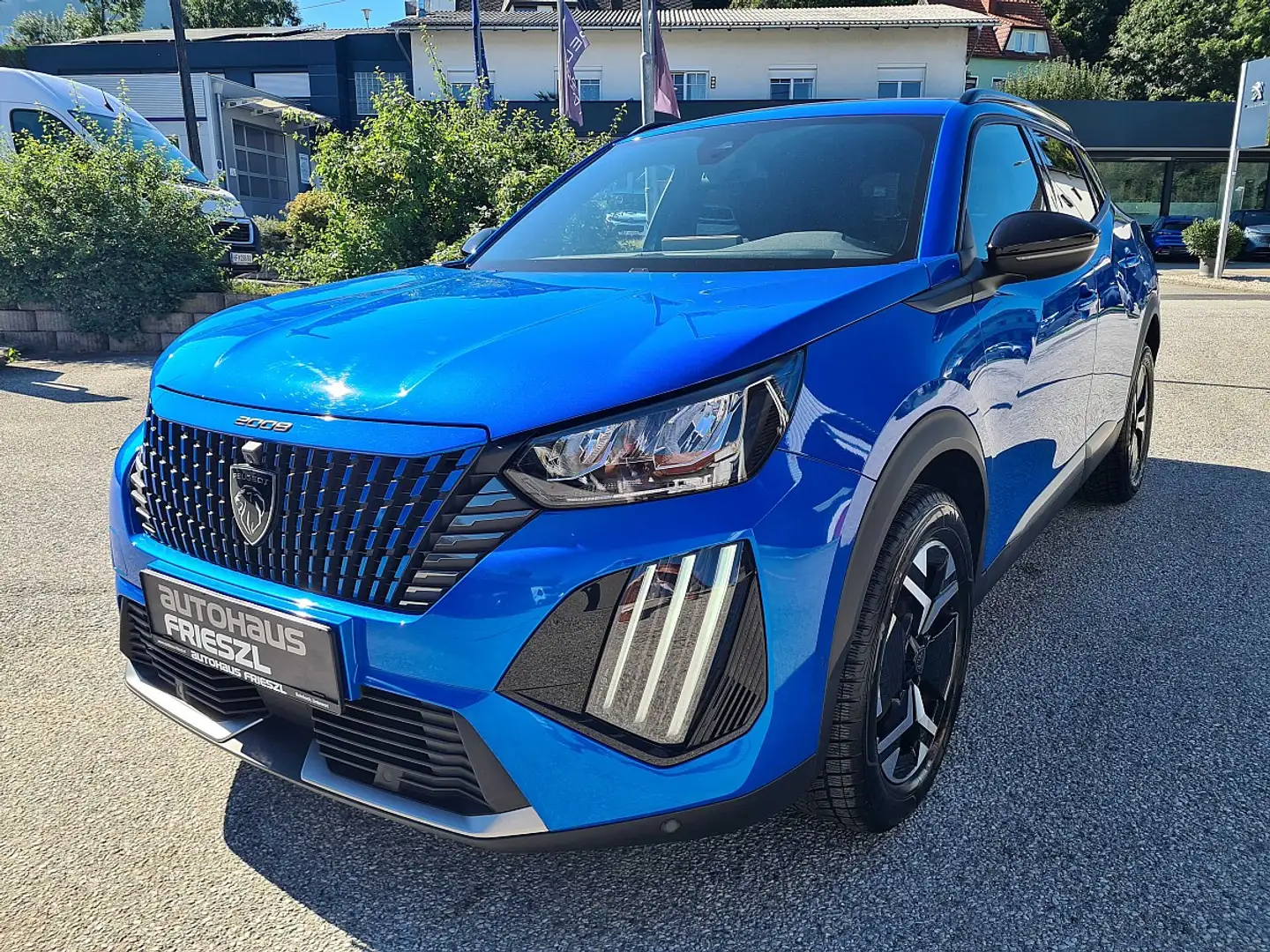 Peugeot 2008 PureTech 100 S&S Allure 6-Gang-Manuell Blau - 1