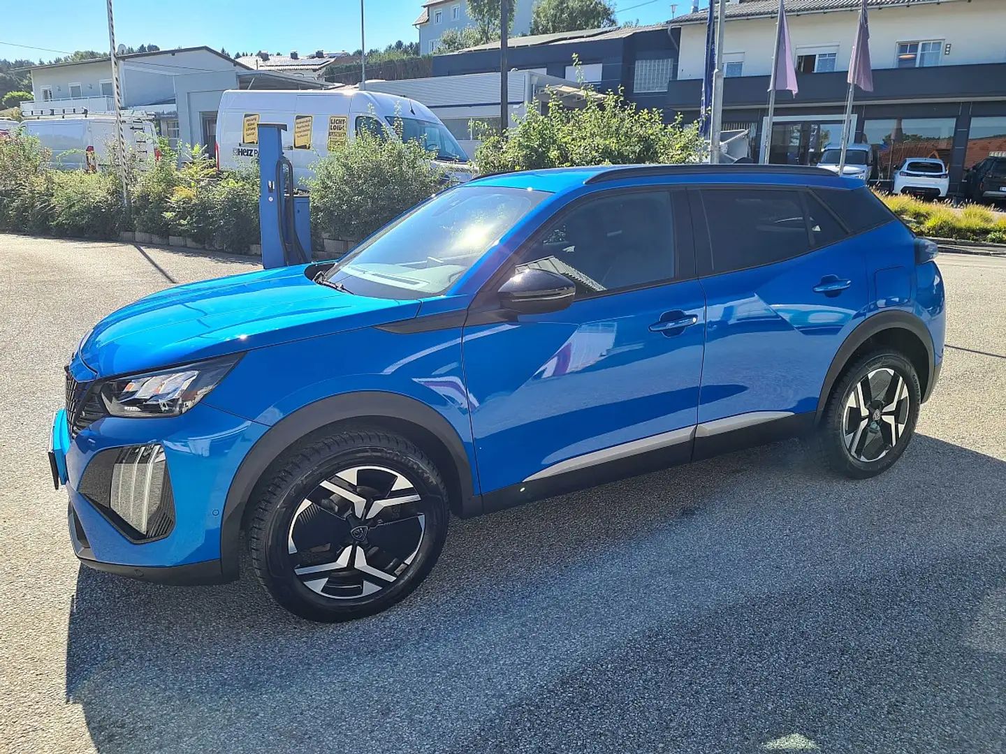 Peugeot 2008 PureTech 100 S&S Allure 6-Gang-Manuell Blau - 2