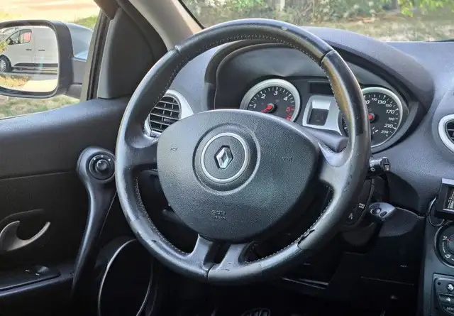 Renault Clio view 11