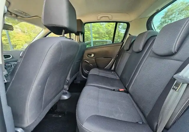 Renault Clio view 16
