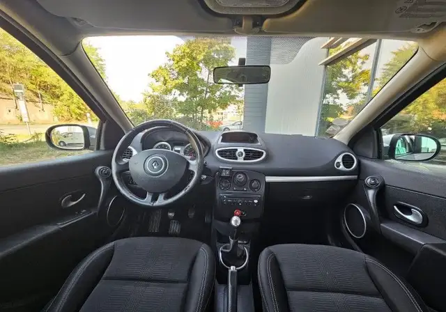 Renault Clio view 12