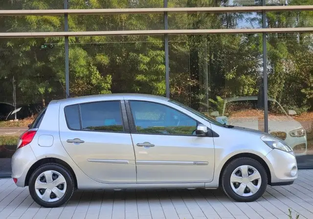 Renault Clio view 3