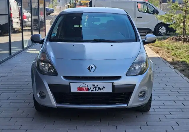 Renault Clio view 2