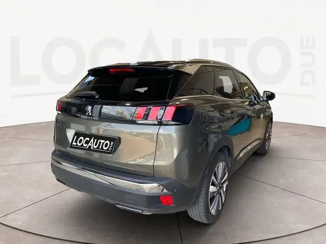 Peugeot 3008 view 4