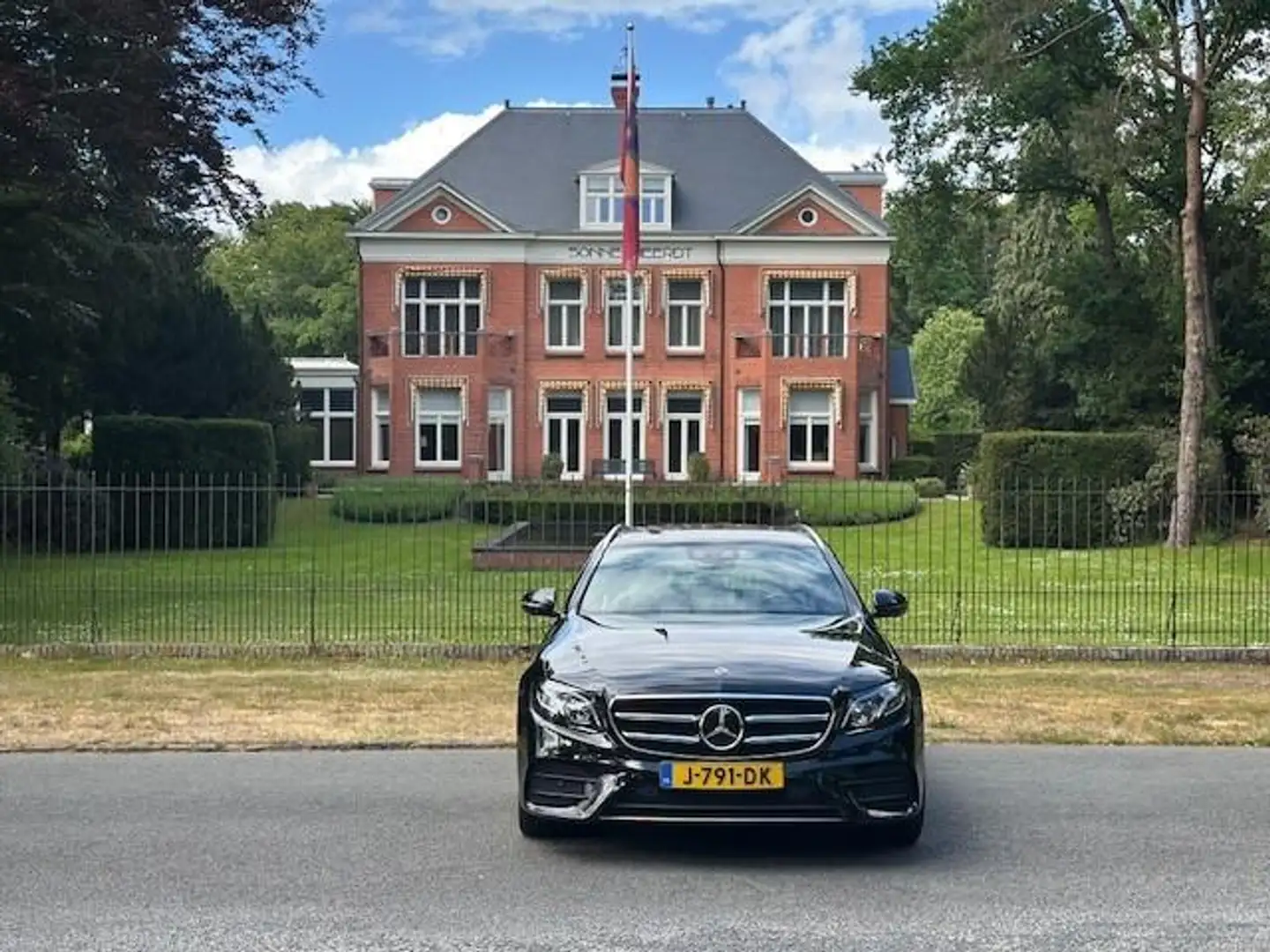 Mercedes-Benz E 200 Estate Business Solution Sport Zwart - 2