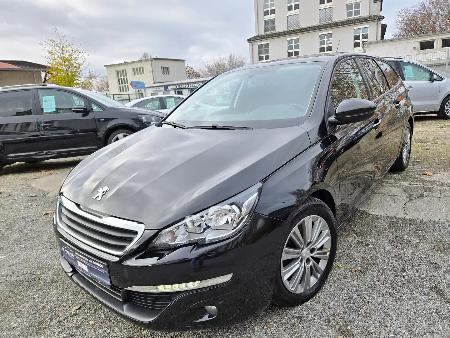 Peugeot 308 SW Active Schwarz - 2