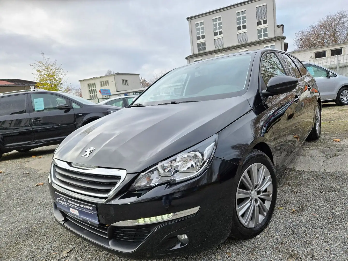 Peugeot 308 SW Active Schwarz - 1