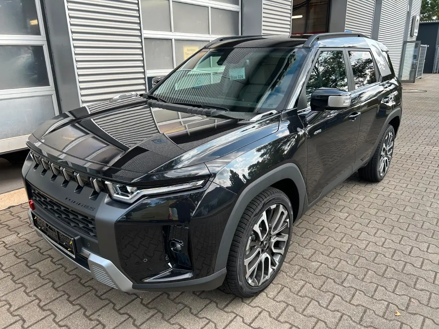 KGM Torres 1.5 T-GDI AUTOMATIK, ALLRAD, LEDER, ACC Schwarz - 2
