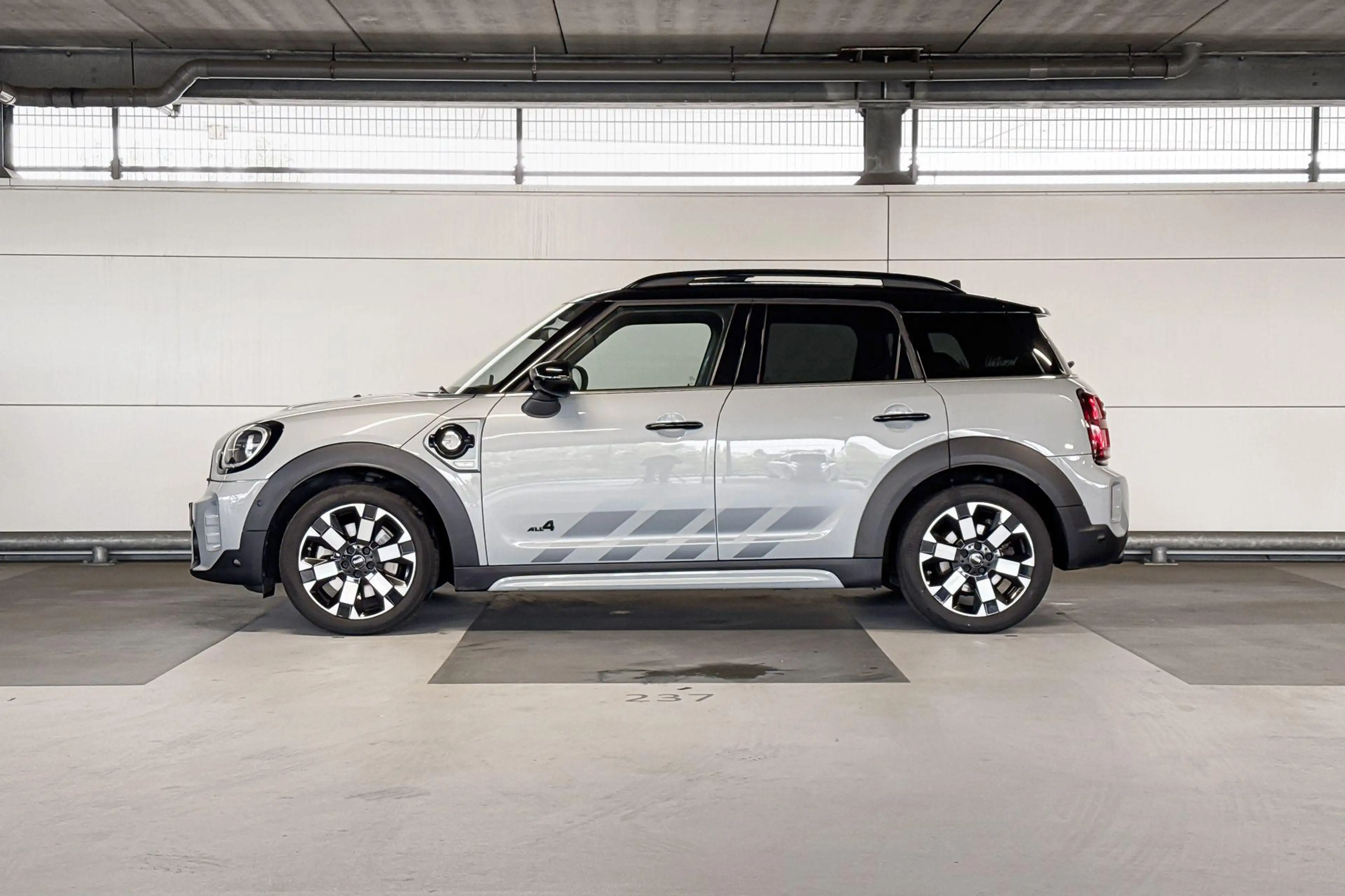 MINI Cooper SE Countryman 1.5 ALL4 Untamed Edition — photo 2