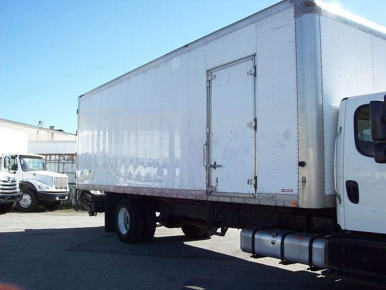 2015 Freightliner M2-106