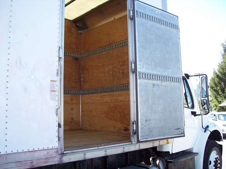 2015 Freightliner M2-106