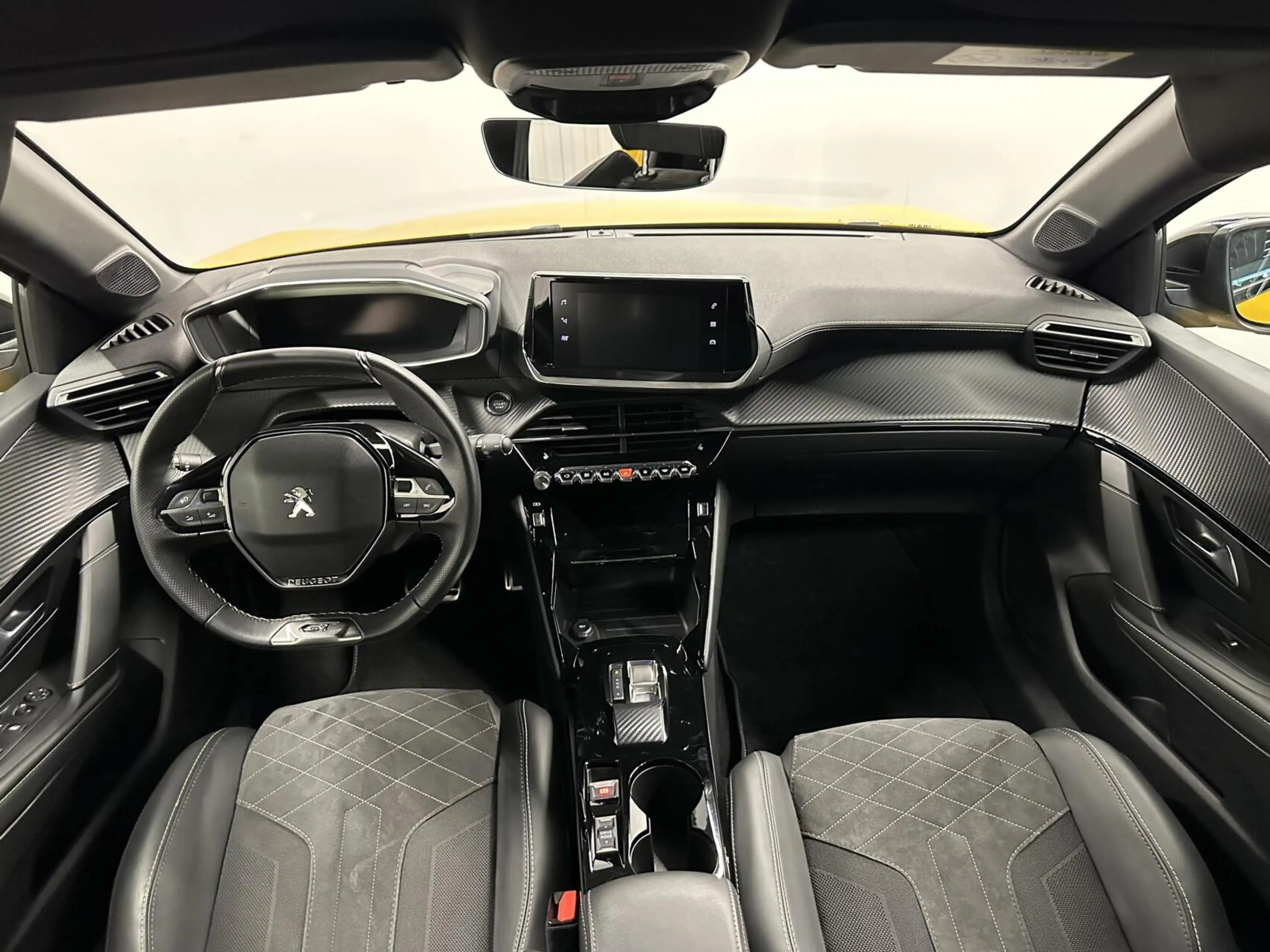 Peugeot e-208 EV GT 350 50 kWh NAVI CARPLAY 13000 KM SOH 100%. — photo 2