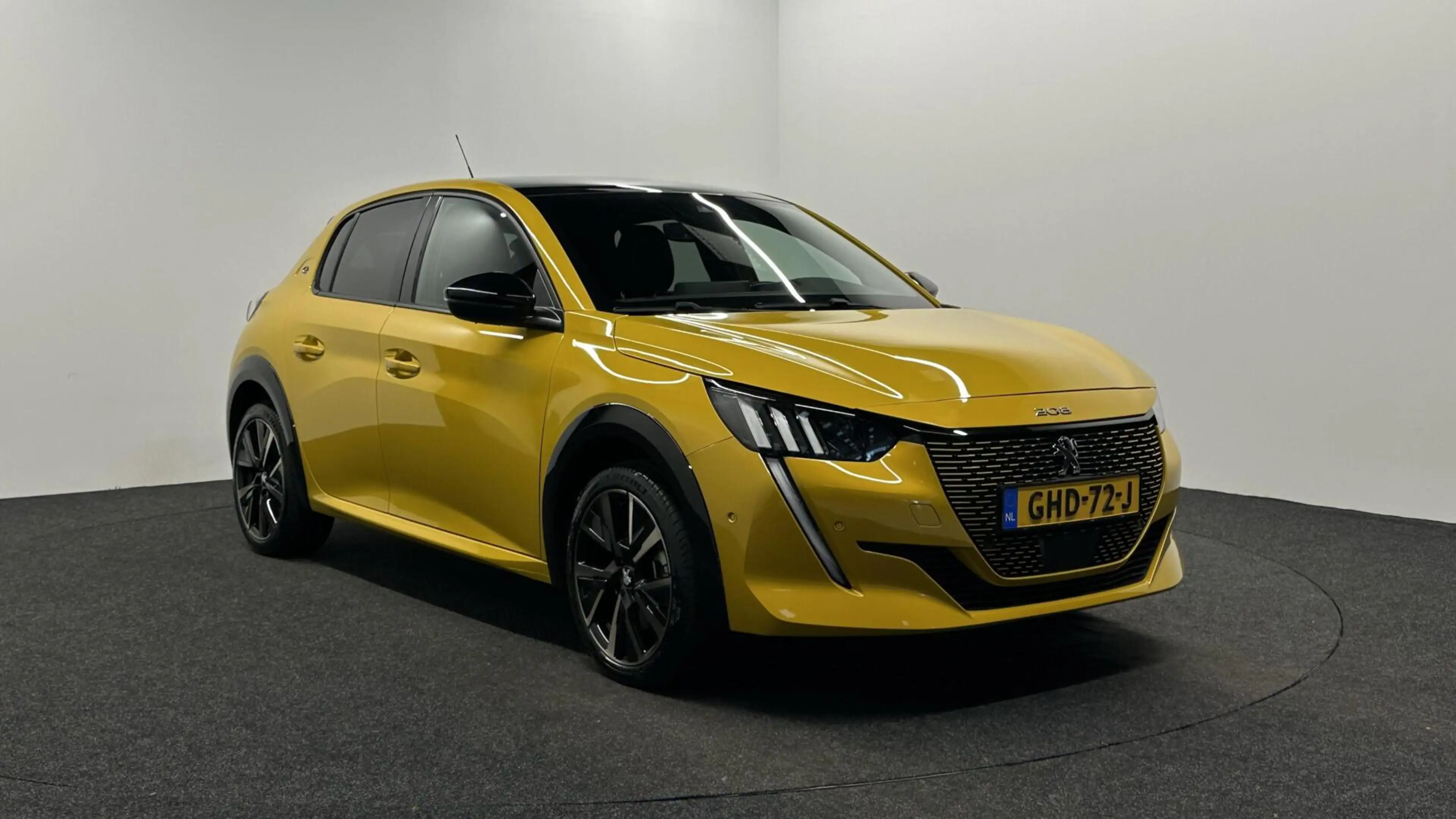 Peugeot e-208 EV GT 350 50 kWh NAVI CARPLAY 13000 KM SOH 100%. — photo 3