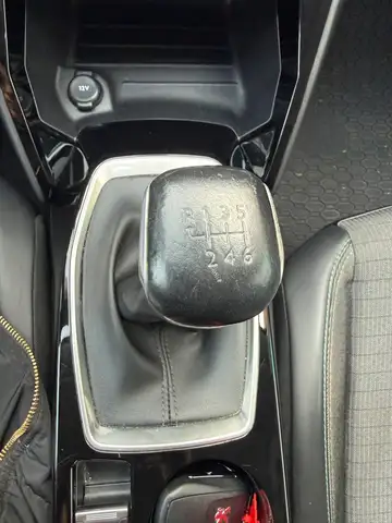 Peugeot 208 view 20