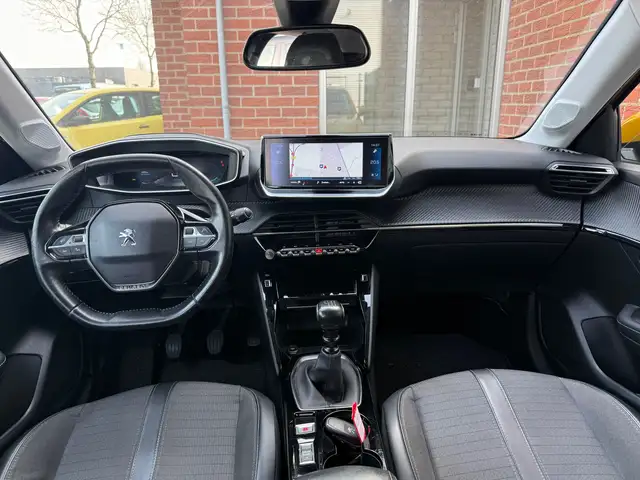 Peugeot 208 view 7