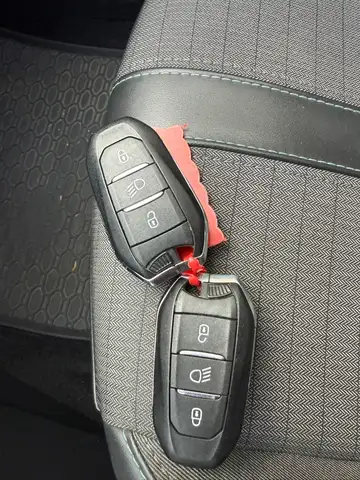 Peugeot 208 view 8