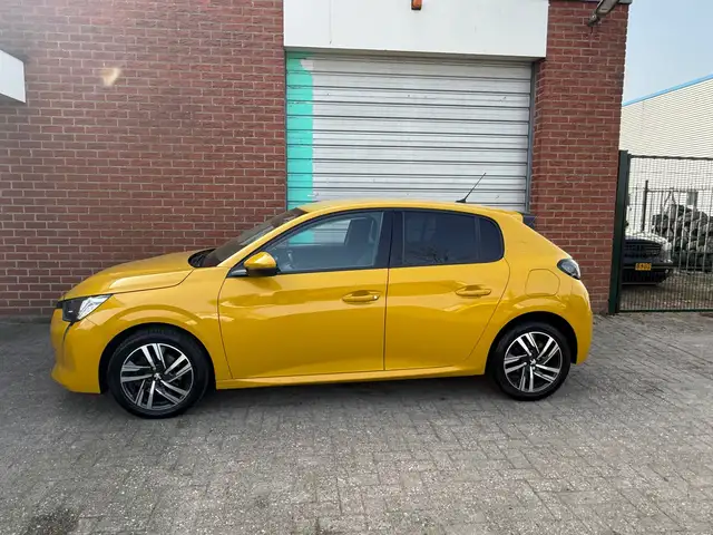 Peugeot 208 view 9