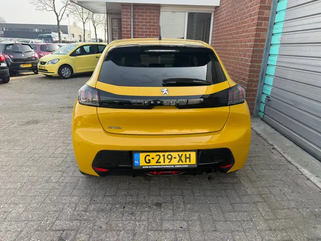 Peugeot 208 view 12