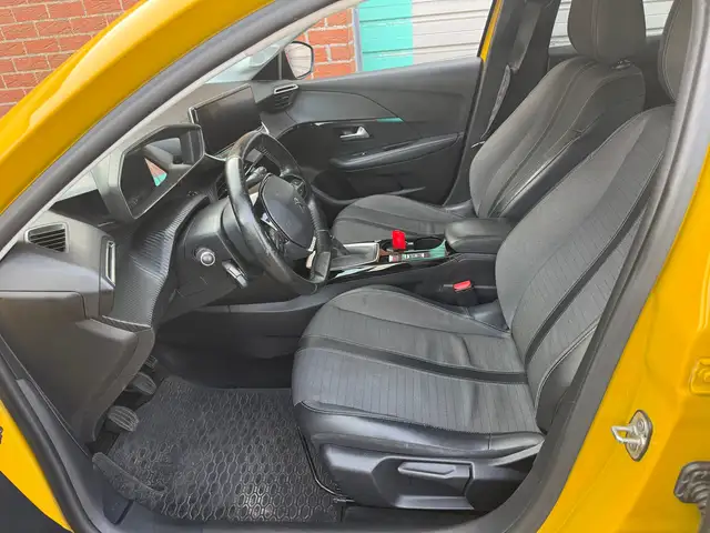 Peugeot 208 view 6