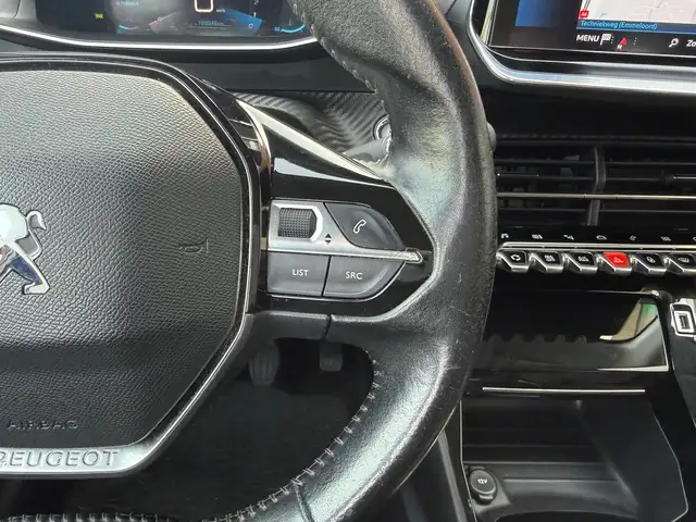 Peugeot 208 view 29