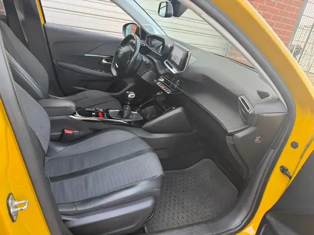 Peugeot 208 view 16