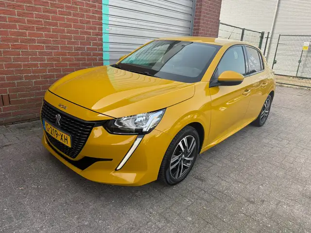 Peugeot 208 view 2