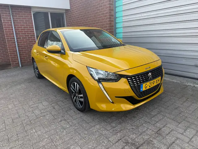 Peugeot 208 view 3