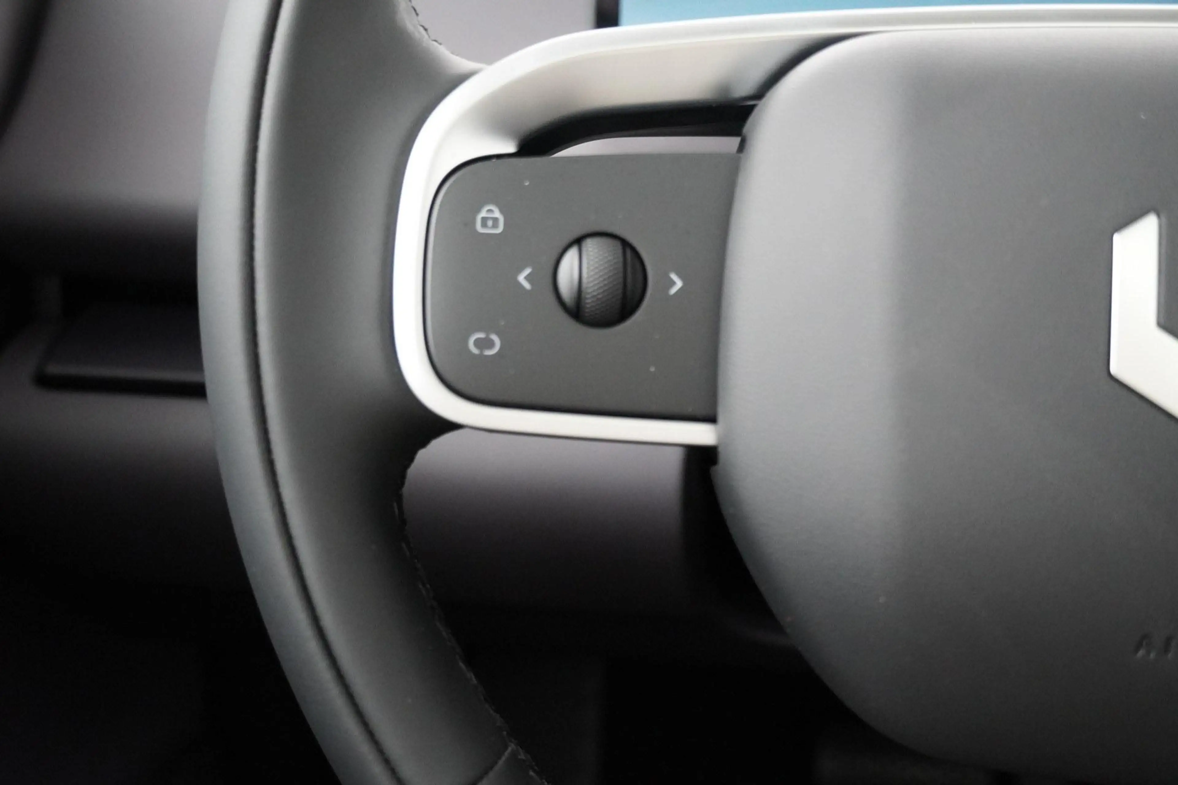 Leapmotor C10 REEV Design 28.4 kWh 215pk | Navigatie | Camera | — photo 14