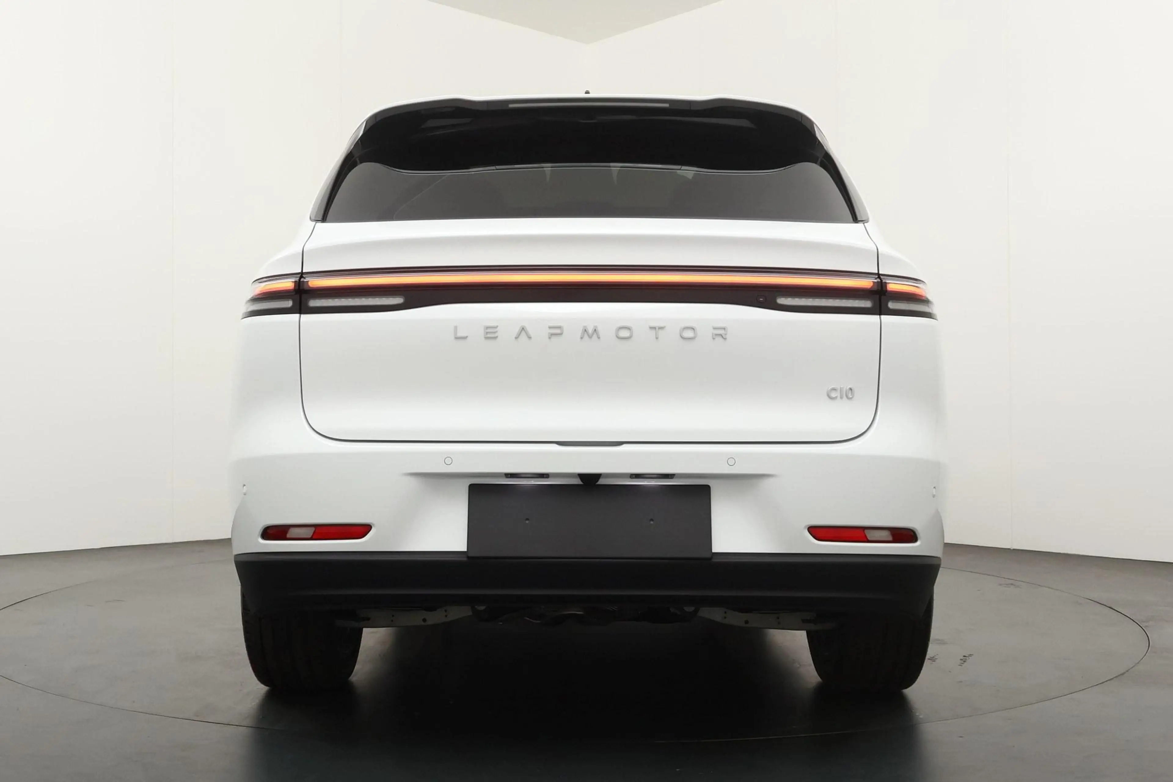 Leapmotor C10 REEV Design 28.4 kWh 215pk | Navigatie | Camera | — photo 8