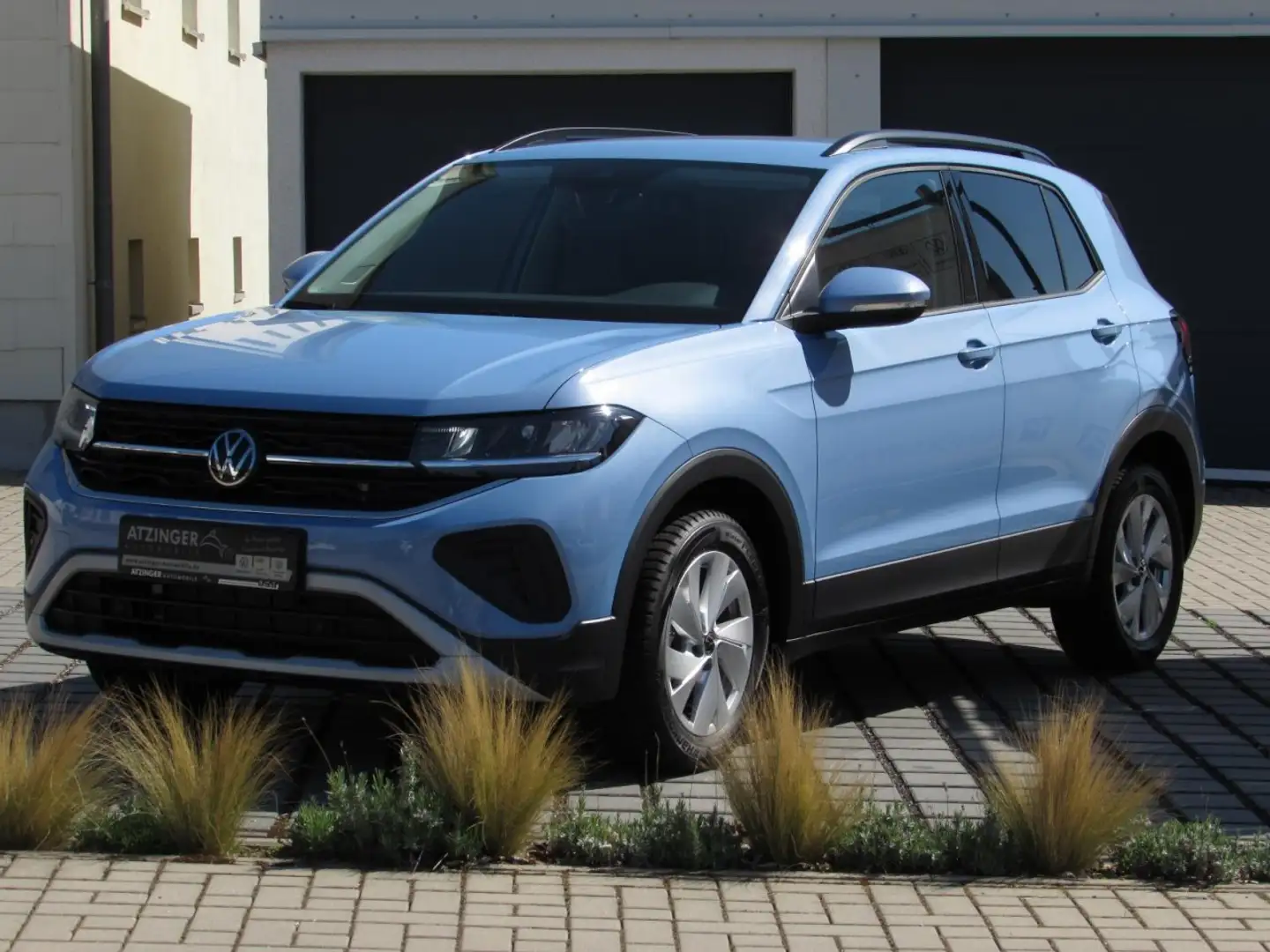 Volkswagen T-Cross Life 1,0l TSI AHK ACC LED Klima Einparkhilfe Blau - 2