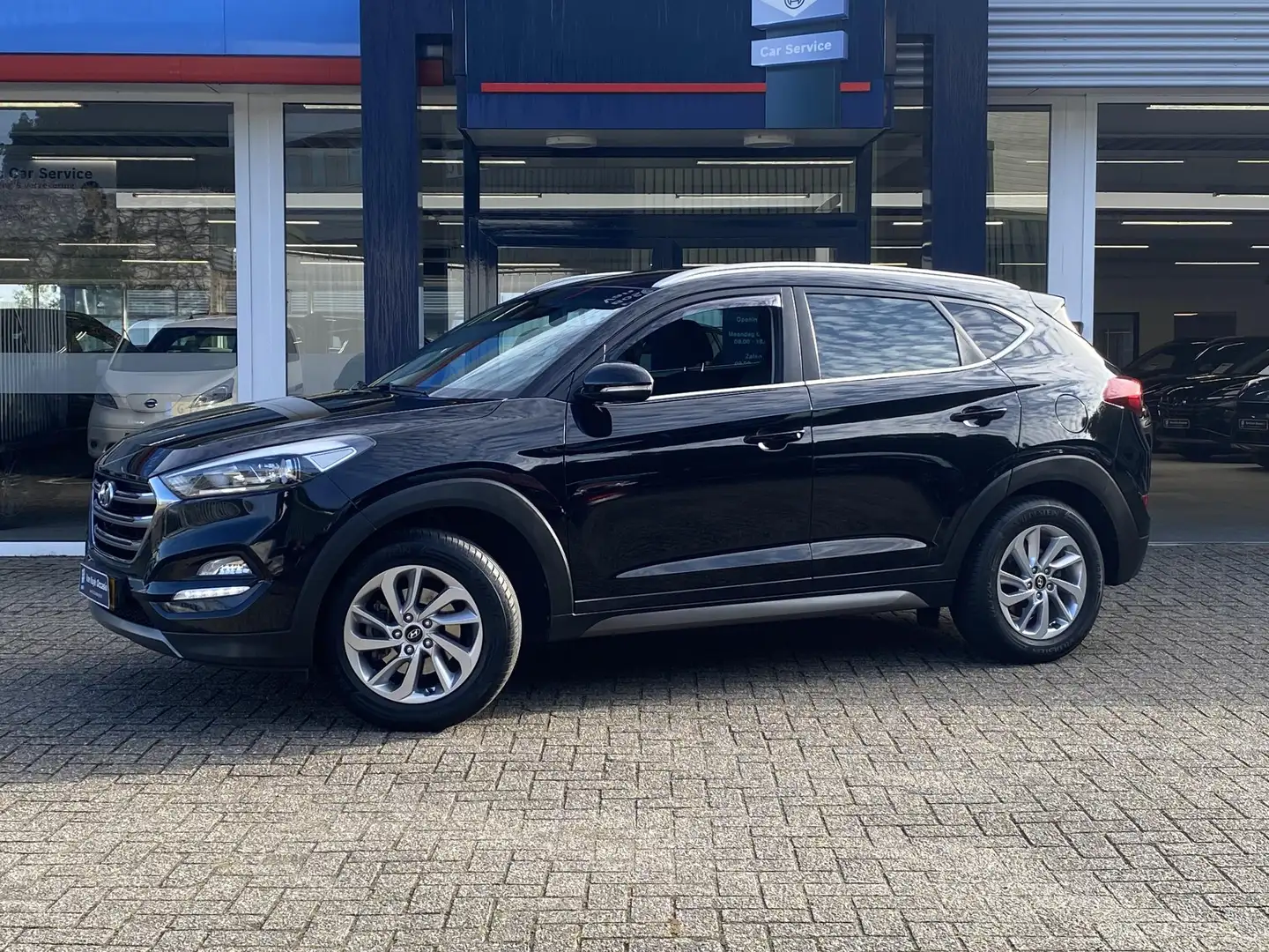 Hyundai TUCSON 1.6 T-GDi Comfort / NL-Auto / 1e-Eigenaar / 177 PK Noir - 2