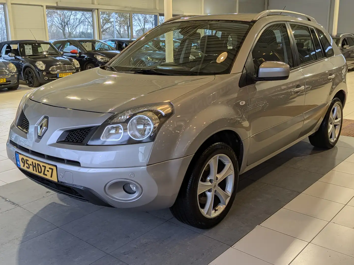 Renault Koleos 2.5 Dynamique Pack Airco, Cruise Control, Trekhaak Grijs - 2